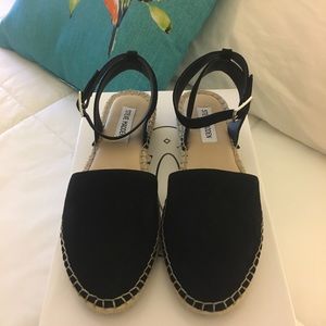 STEVE MADDEN  Espadrille Black Sandals